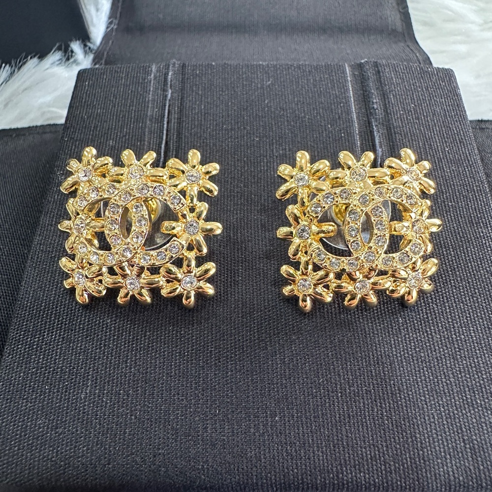 Chanel Square Crystal CC Gold Stud Earrings - Picture 6 of 8